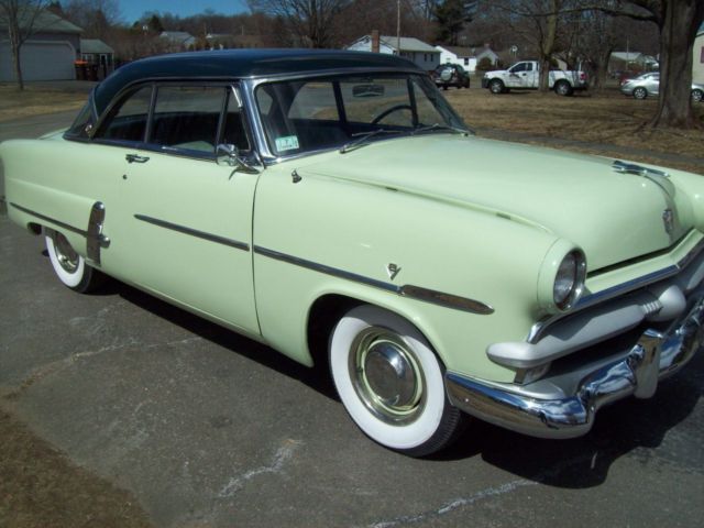 1953 Ford Victoria