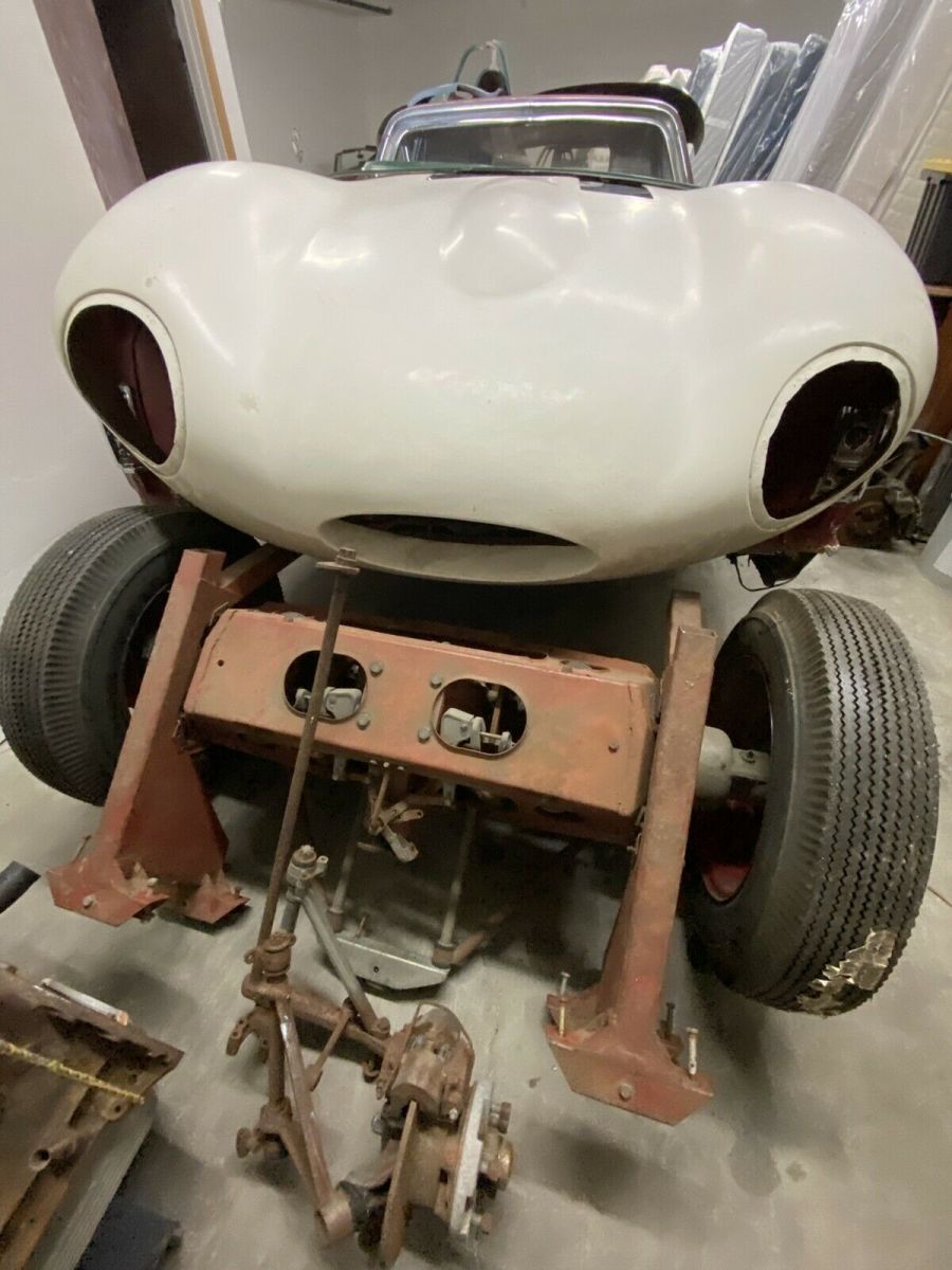 1953 Jaguar D TYPE race car