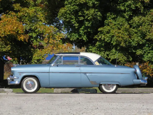 1954 Ford Skyliner Crestline