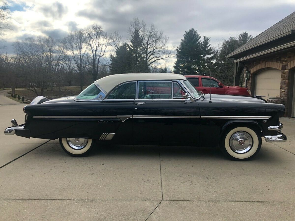 1954 Ford Crestline