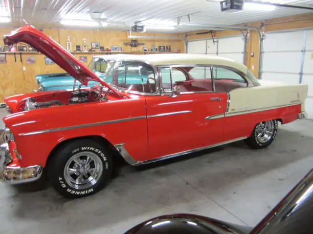 1955 Chevrolet Bel Air/150/210 red/white