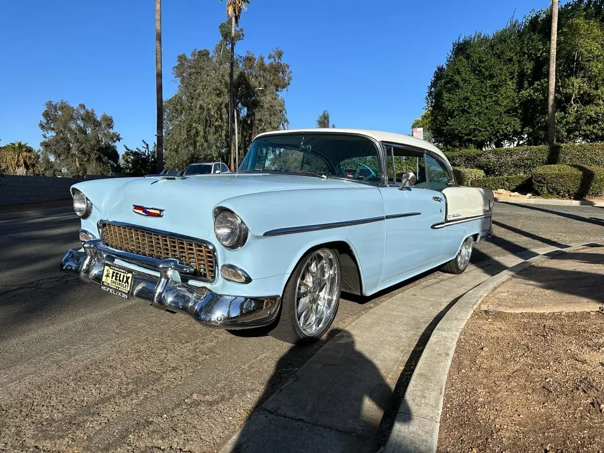 1955 Chevrolet Bel Air no post