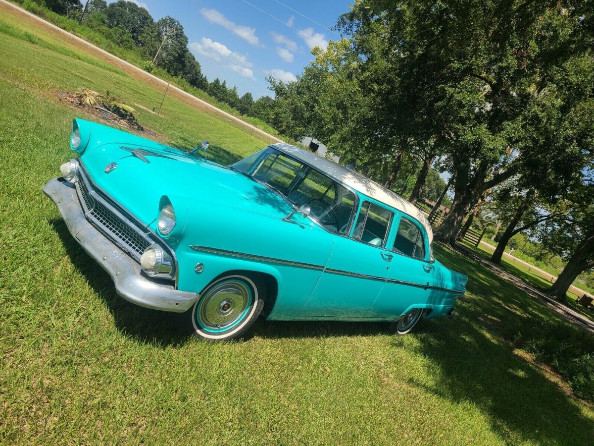 1955 Ford sedan