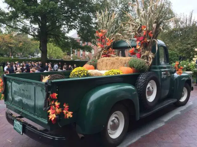 1955 International Harvester R-110 Series