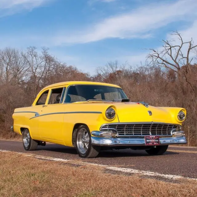 1956 Ford Customline Tudor Restomod