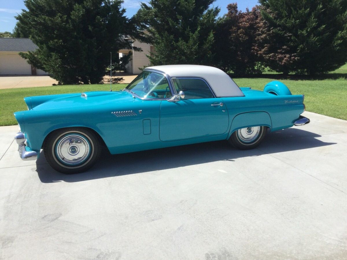 1956 Ford Thunderbird