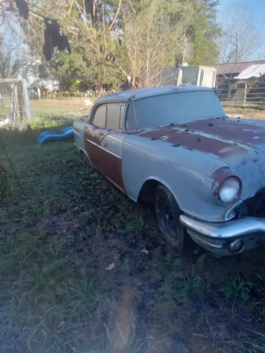 1956 Pontiac Chieftain 870 chrome