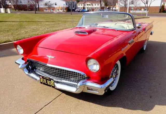 1957 Ford TUNDERBIRD --