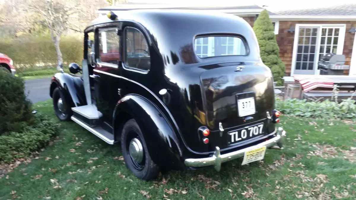 1957 Austin 16 taxi