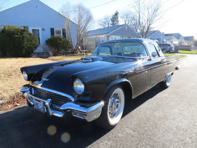 1957 Ford Thunderbird