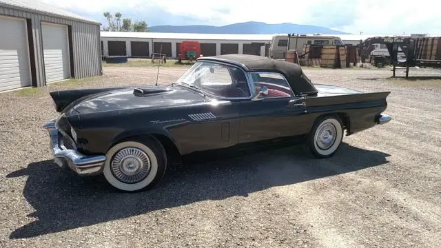 1957 Ford Thunderbird