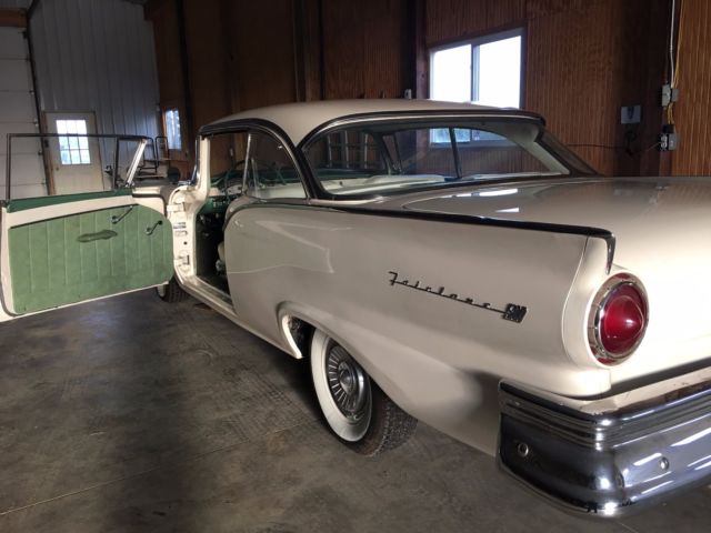 1957 Ford Fairlane