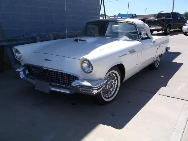 1957 Ford Thunderbird