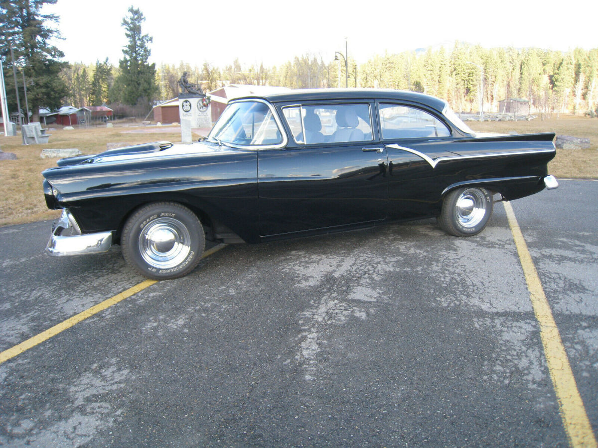 1957 Ford Fairlane Custom Tudoor