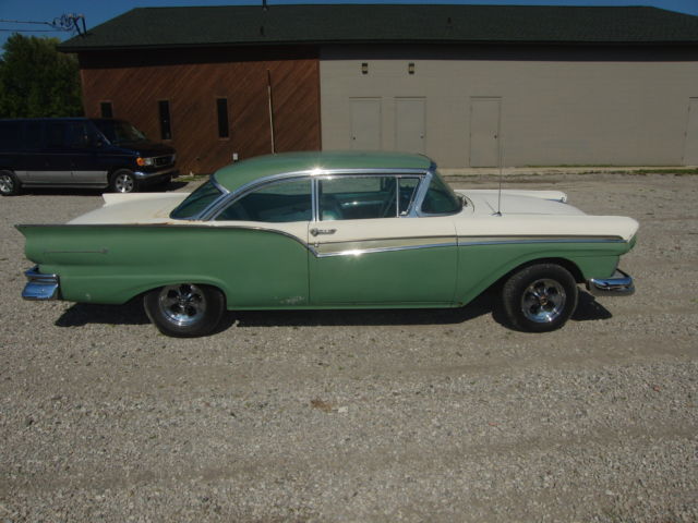 1957 Ford Fairlane Deluxe