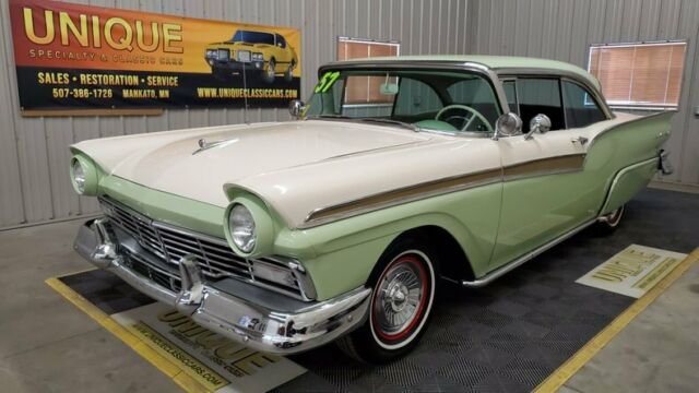 1957 Ford Fairlane 500 2dr Hardtop