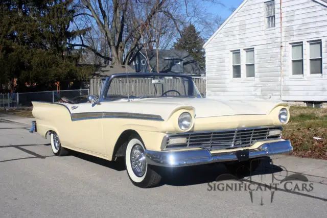 1957 Ford Fairlane Sunliner