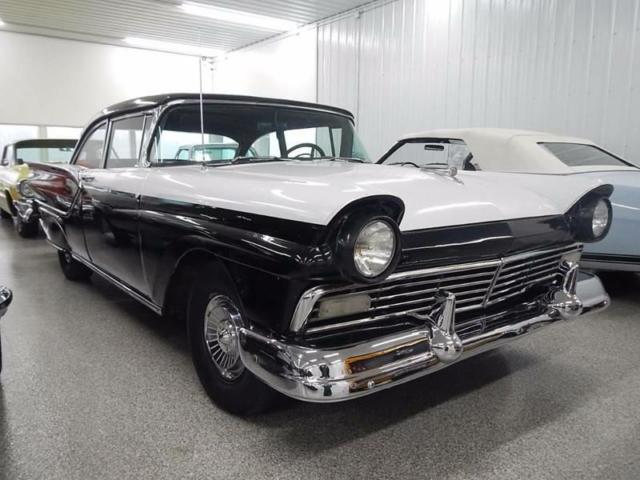 1957 Ford FAIRLANE (BLACK --