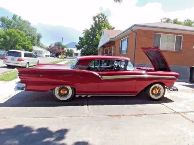 1957 Ford Fairlane 500 Skyliner