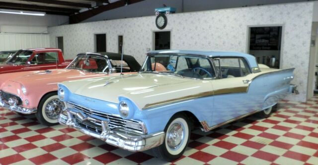 1957 Ford Fairlane Skyliner