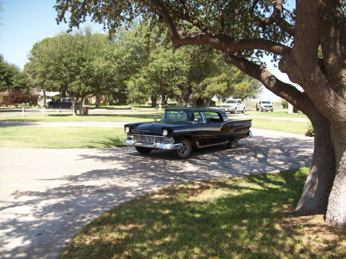 1957 Ford Fairlane skyliner