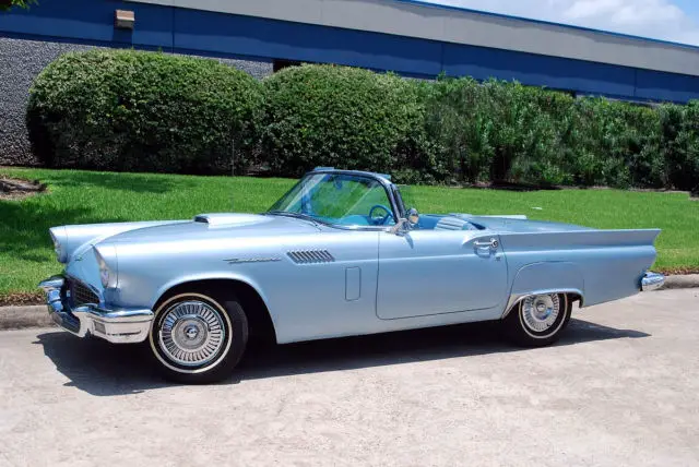 1957 Ford Thunderbird