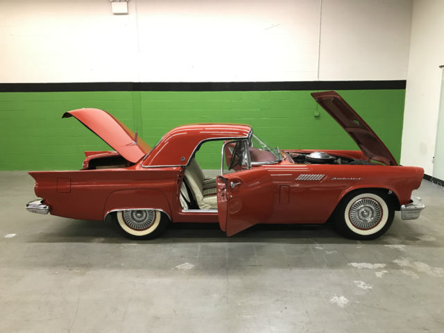 1957 Ford Thunderbird