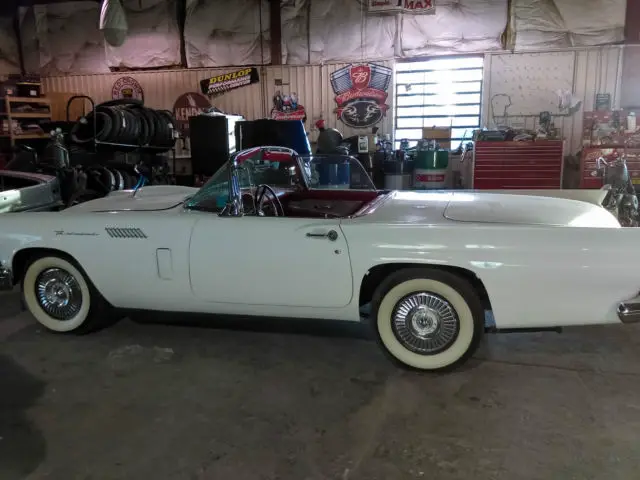 1957 Ford Thunderbird