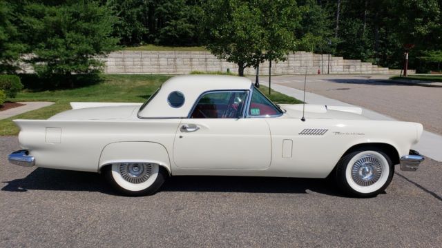 1957 Ford Thunderbird