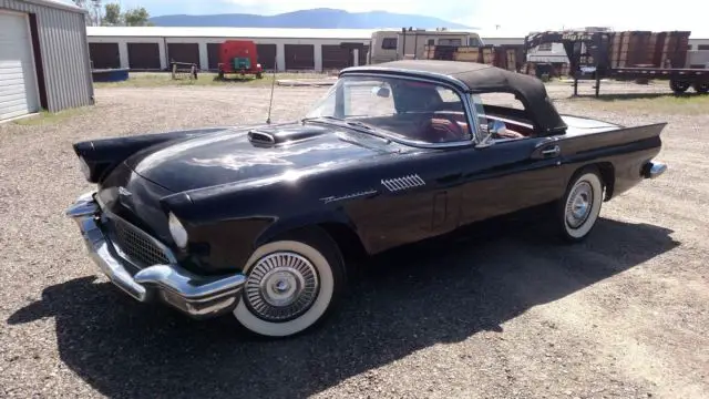 1957 Ford Thunderbird