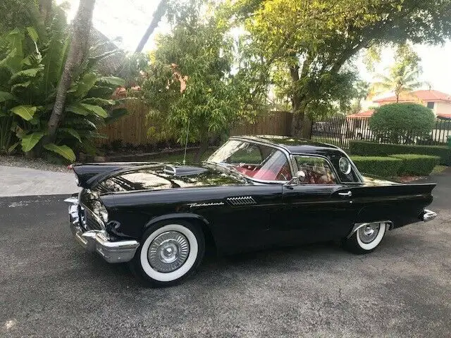 1957 Ford Thunderbird