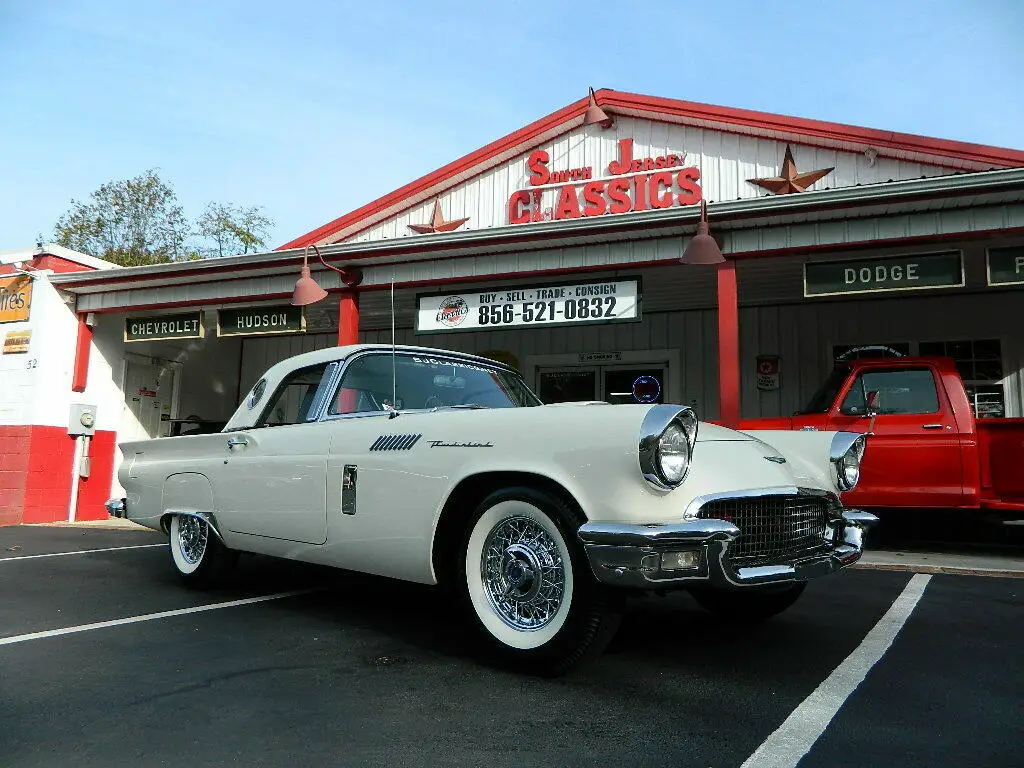 1957 Ford Thunderbird