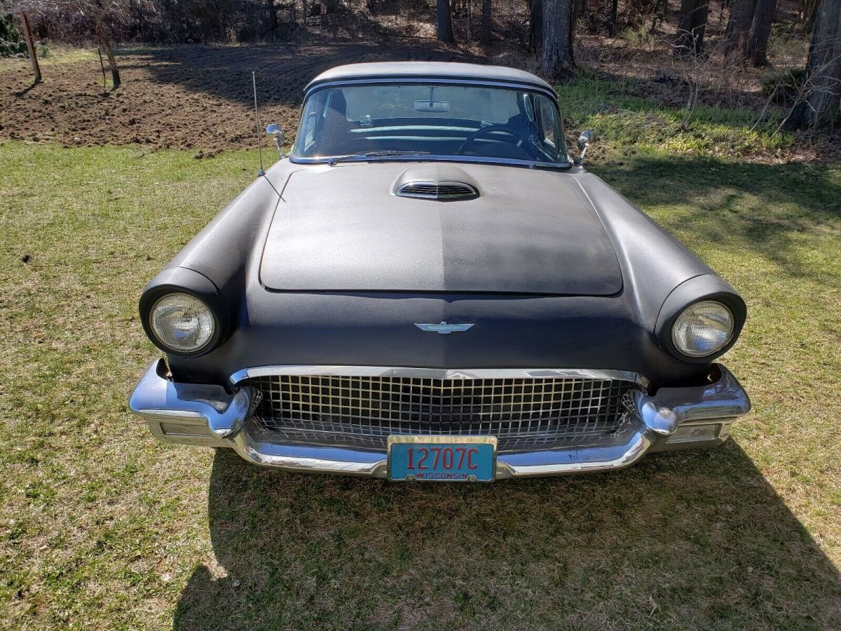 1957 Ford Thunderbird