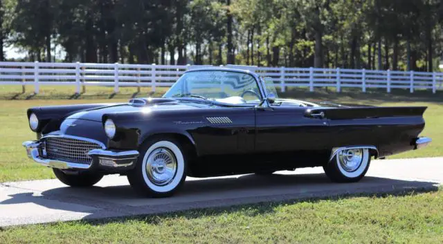 1957 Ford Thunderbird