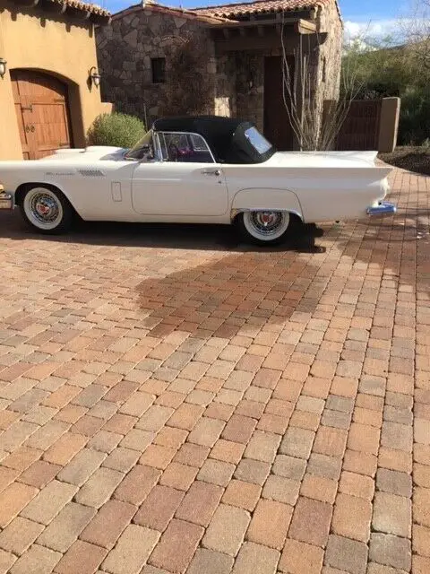 1957 Ford Thunderbird