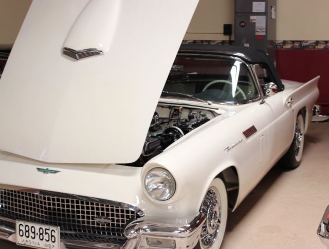 1957 Ford Thunderbird