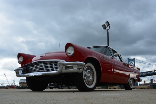 1957 Ford Thunderbird