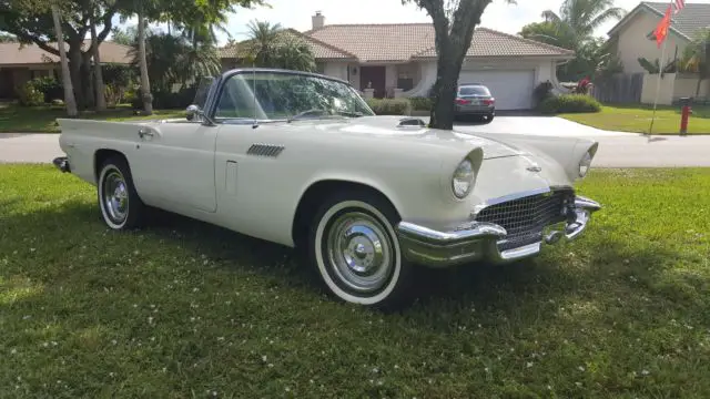 1957 Ford Thunderbird