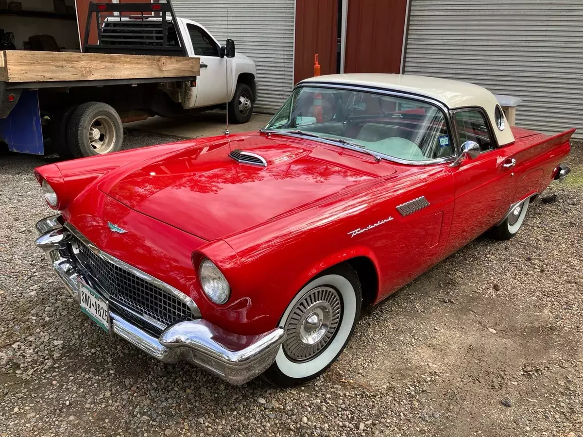 1957 Ford Thunderbird