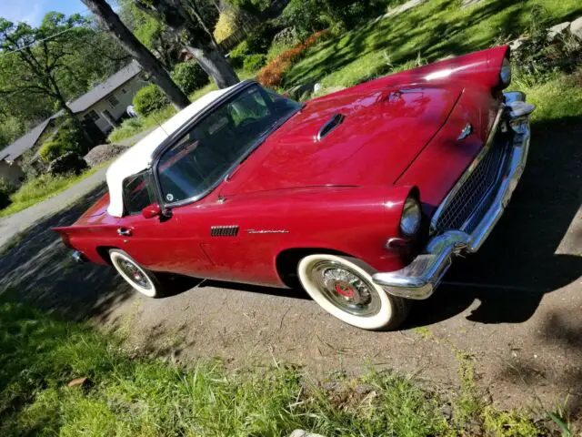 1957 Ford Thunderbird