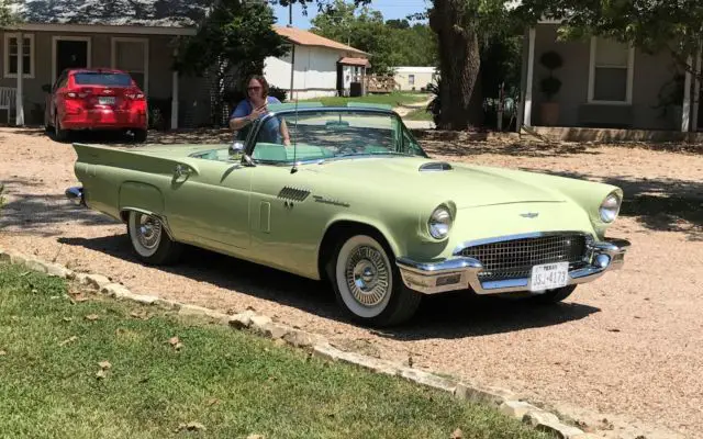 1957 Ford Thunderbird