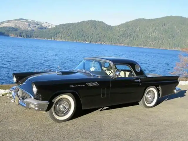 1957 Ford Thunderbird