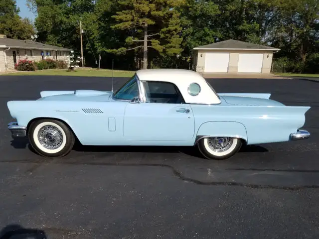 1957 Ford Thunderbird