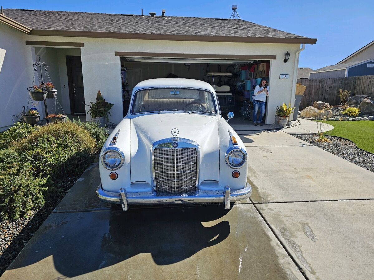 1957 Mercedes-Benz 219