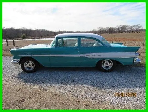 1957 Pontiac Chieftain 2-Door Coupe