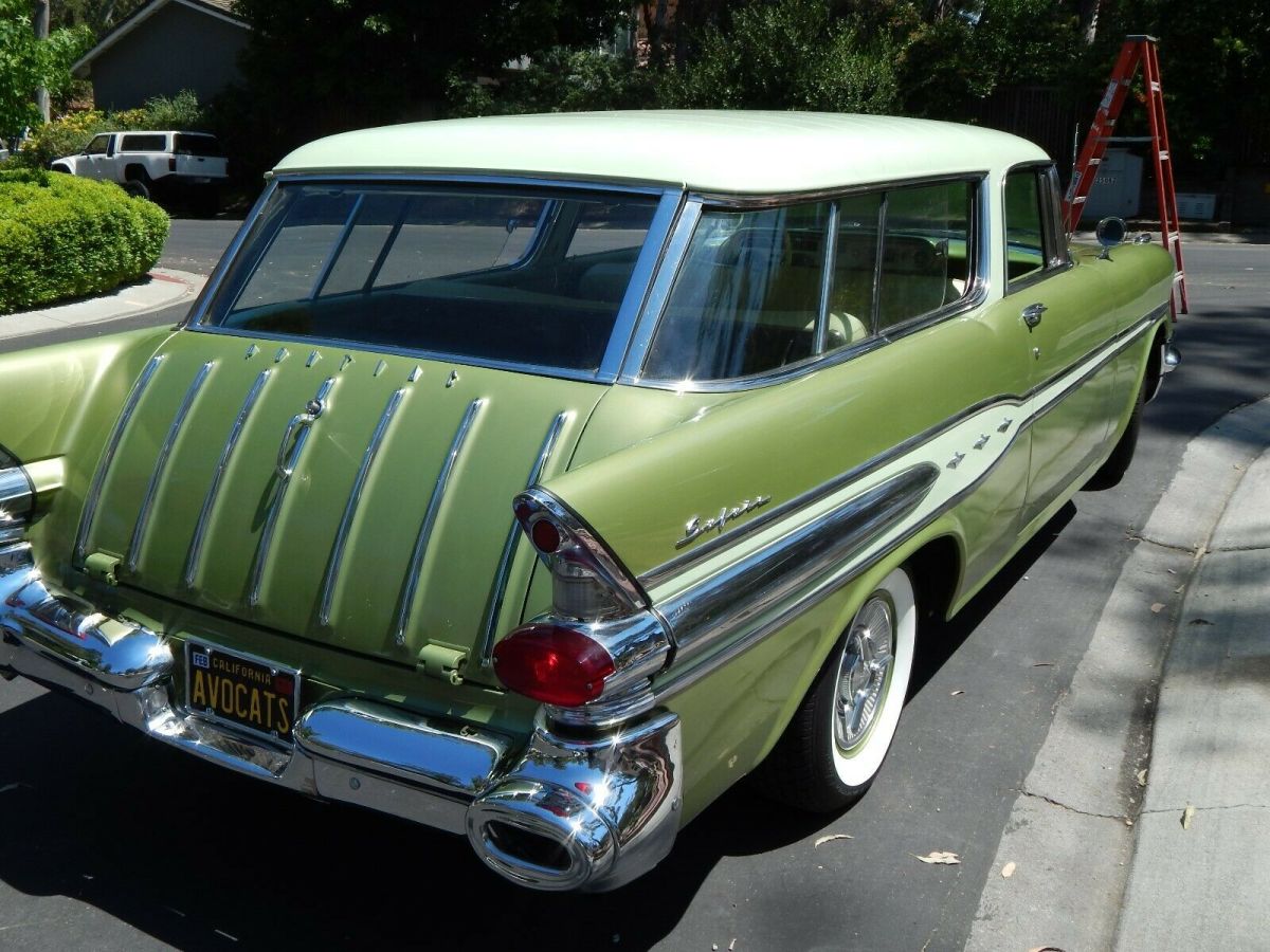 1957 Pontiac Safari Custom 2 Door Wagon 13 