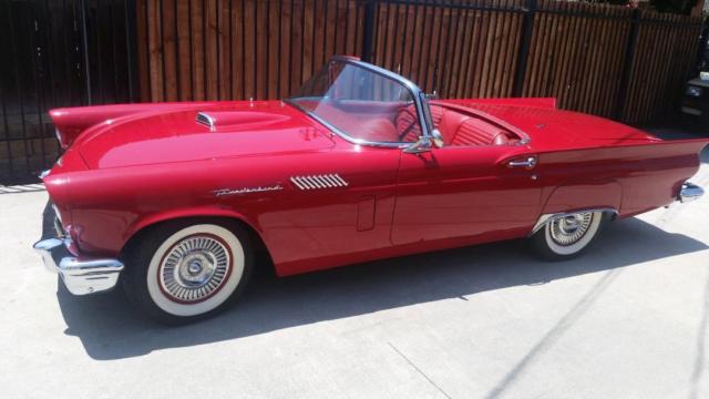 1957 Ford Thunderbird White/Chrome