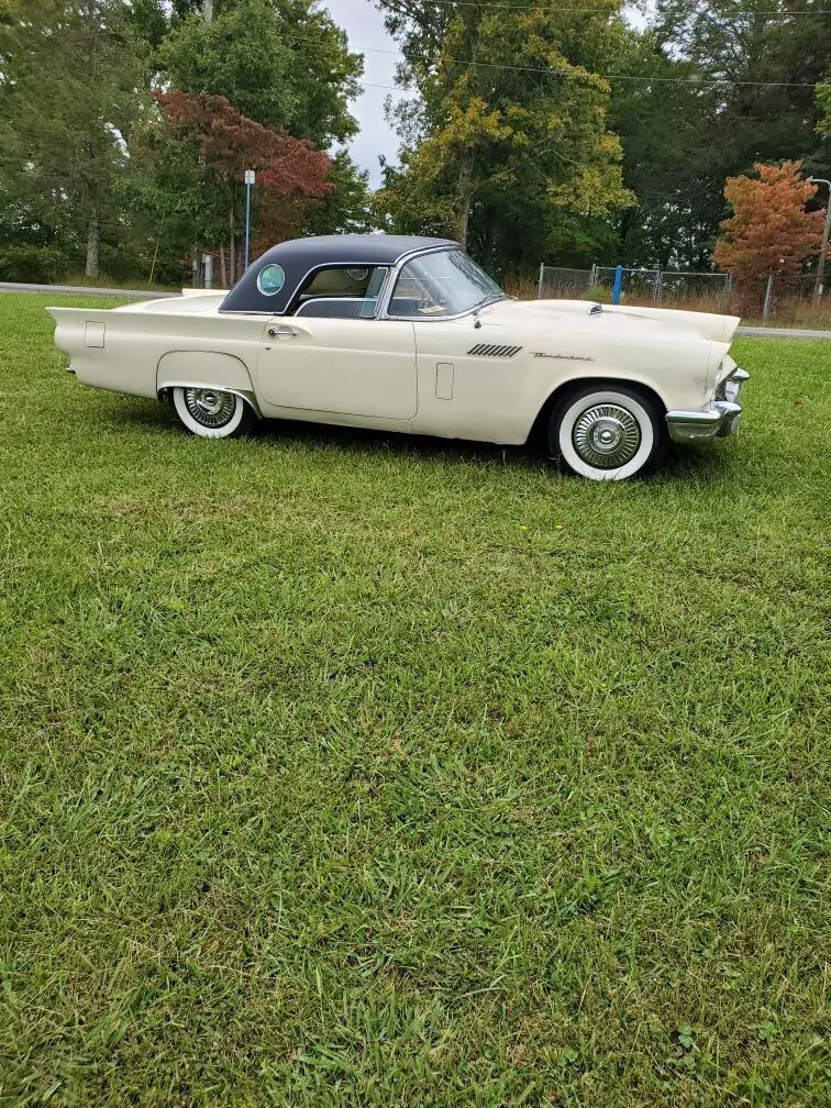 1957 Ford Thunderbird