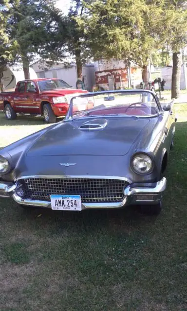 1957 Ford Thunderbird