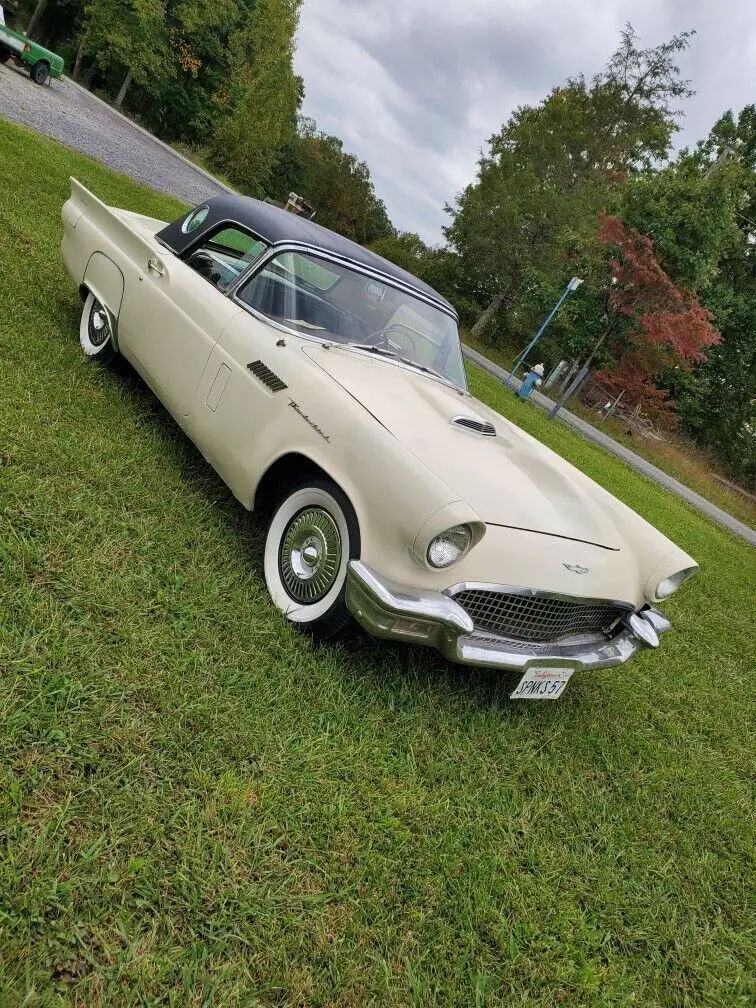 1957 Ford Thunderbird